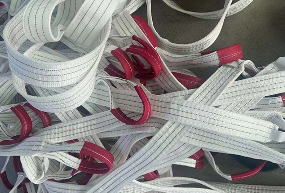 成華白色扁平吊裝帶生產車間一角